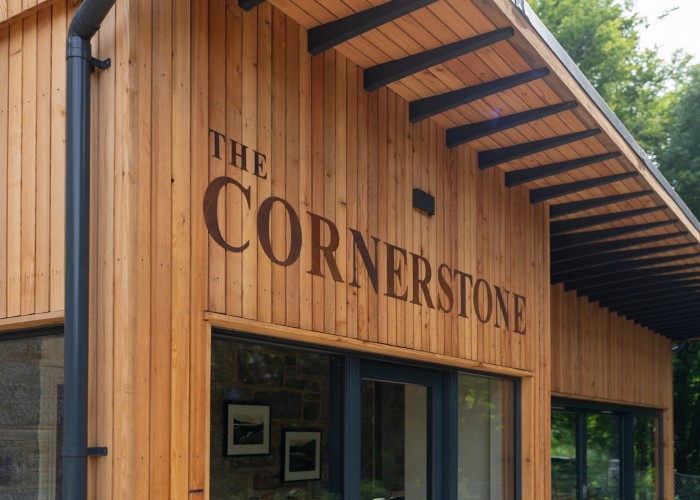 <p>Enjoy brunch looking over Loch Rannoch or sip your morning coffee with fabulous views of Schiehallion.</p>